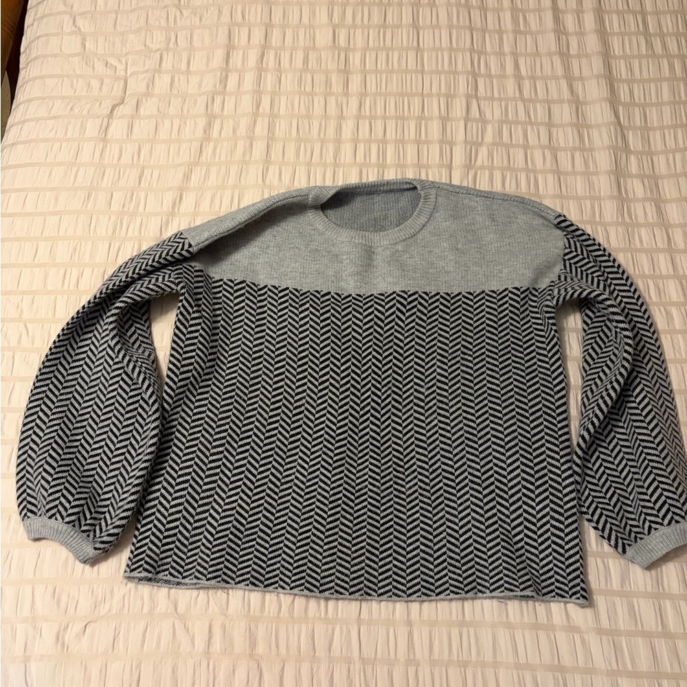 SHEIN Women's Gray and Black Chevron Sweater Lantern Sleeve